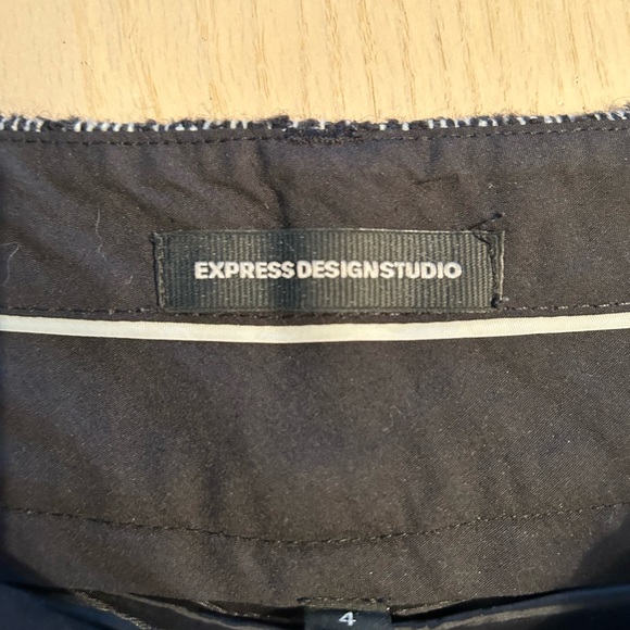 Express Shorts - Picture 6 of 9